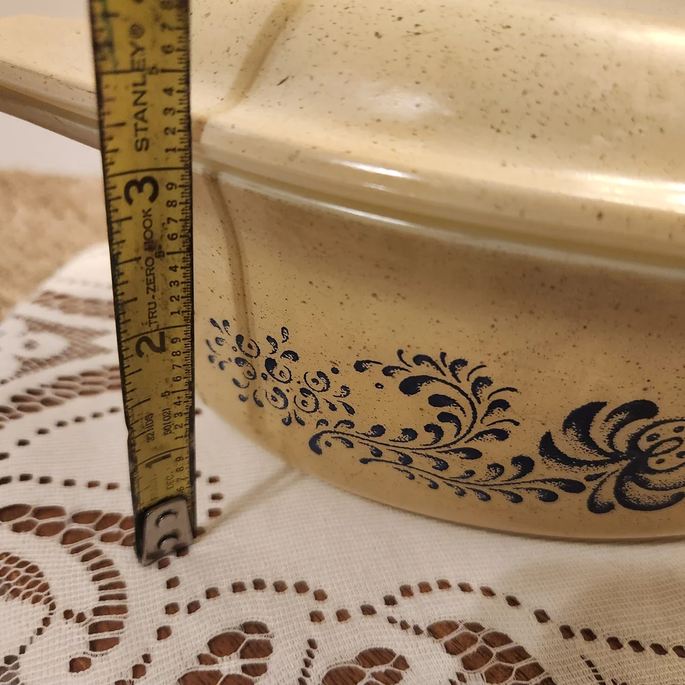 Pyrex Homestead 1.5 Quart Casserole Dish With Matching Lid